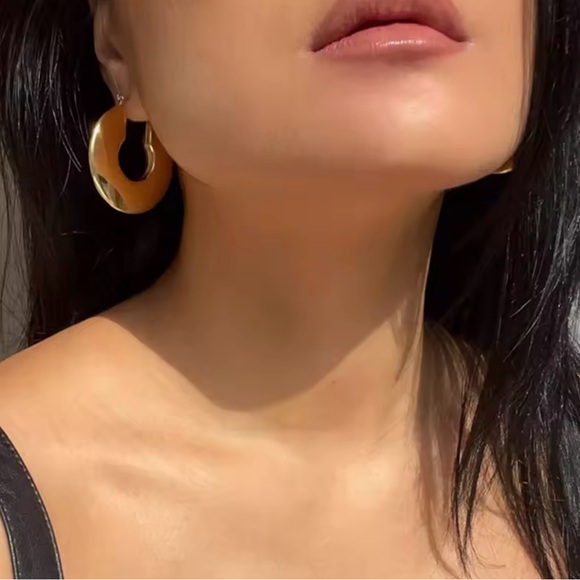 Gold Hoop Earrings- 40mm -chic elegant circle hoop earring - go chic look - Picture 5 of 5